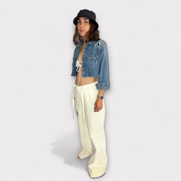 W HAT - Image 3